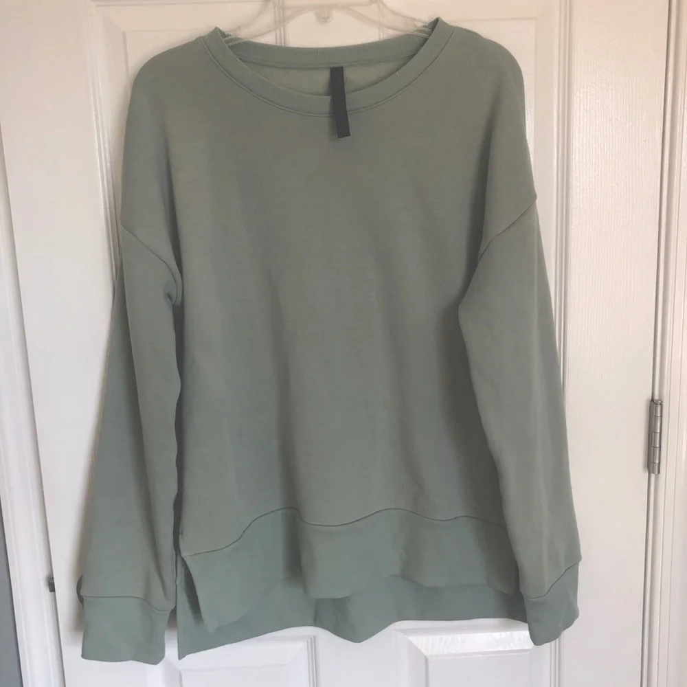 Gaiam Pullover - Picture 1 of 3